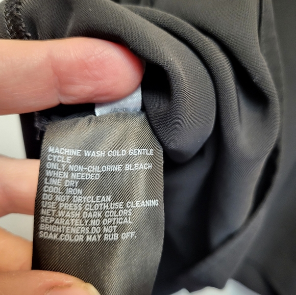 Uniqlo Women's Sleek Black Camisole - Size M - Picture 5 of 5